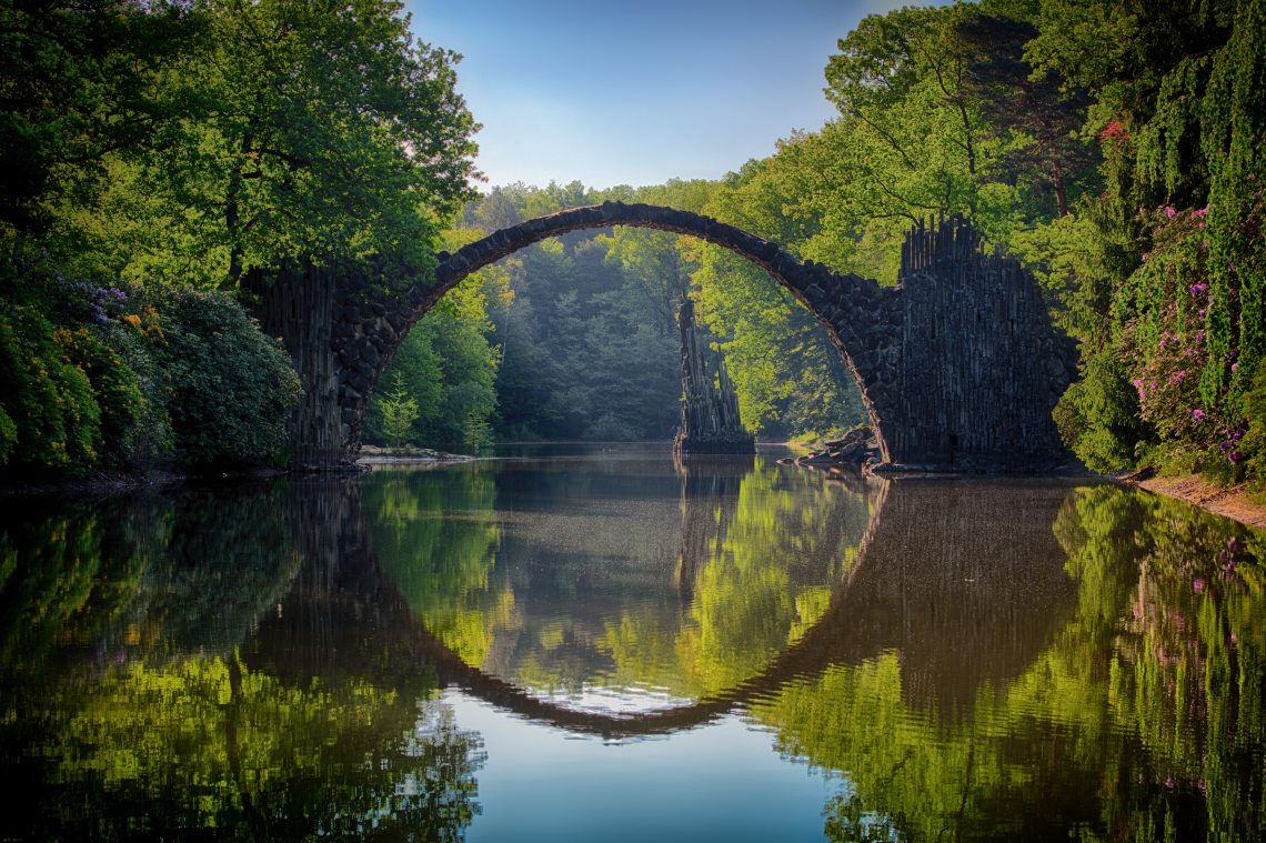 arch-bridge-clouds-814499